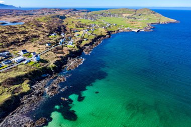 Donegal, İrlanda 'daki Portnoo' nun havadan görünüşü.