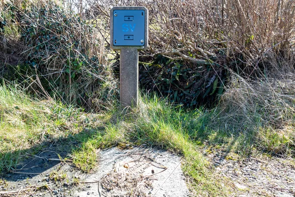 A SV, Stopklep voor water, bordje op het platteland van Ierland - County Donegal — Stockfoto