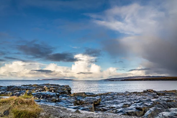 Views behind Portnoo harbour in County Donegal during the Covid-19 pandemic - Ireland. — Stock Photo, Image