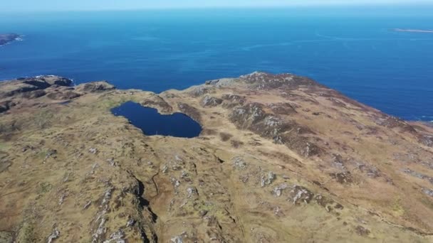 Aerial view of Lough Free at Dunmore Head by Portnoo in County Donegal, Írország. — Stock videók