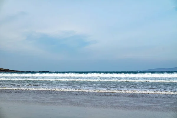 Ondas de inverno em Narin Strand por Portnoo, Condado de Donegal - Irlanda. — Fotografia de Stock