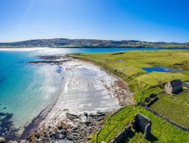 Donegal, İrlanda 'da Portnoo' dan Dunmore Head 'in hava görüntüsü.