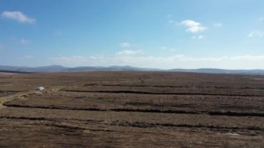 İrlanda Donegal 'de Glenties tarafından Peatbog üzerinde uçmak