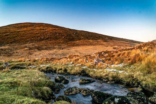 Vintersolnedgången i Glenveaghs nationalpark i grevskapet Donegal - Irland — Stockfoto