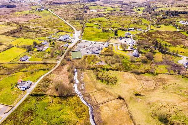 BALLYMACKILDUFF, KILCLOONEY, DONEGAL, IRLAND - 19 Mars 2021: St Conals kyrka tillhör stiftet Raphoe. — Stockfoto