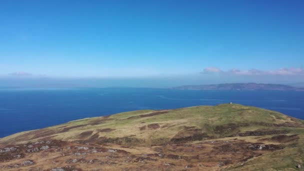 Flygfoto över Dunmore Head av Portnoo i grevskapet Donegal, Irland. — Stockvideo