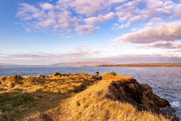 Views behind Portnoo harbour in County Donegal during the Covid-19 pandemic - Ireland. — Stock Photo, Image