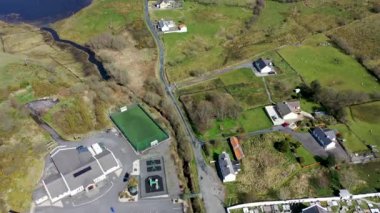 Donegal İlçesi 'nde Portnoo' nun Lough Fad hava manzarası - İrlanda.