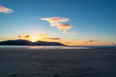 Donegal 'de Ardara ile Portnoo arasında Kiltoorish Körfezi Sahili - İrlanda.