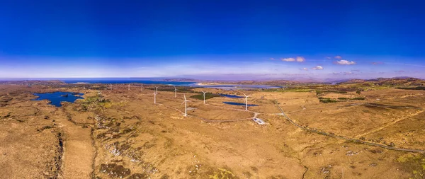 The Loughderryduff windfarm is producing between Ardara and Portnoo in County Donegal. — Stock Photo, Image