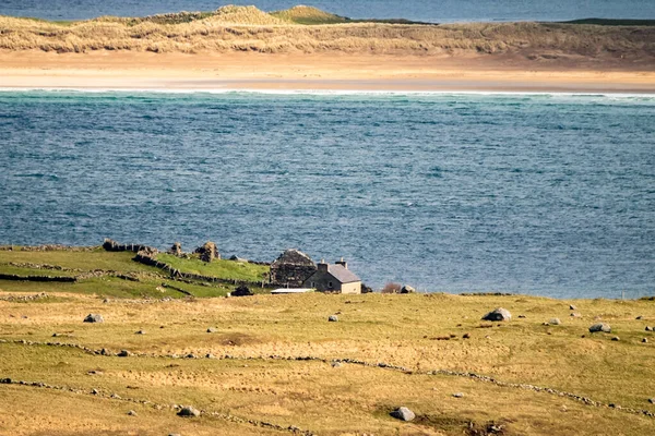 The historic monk remains on the Island of Inishkeel by Portnoo in County Donegal. — Stock Photo, Image