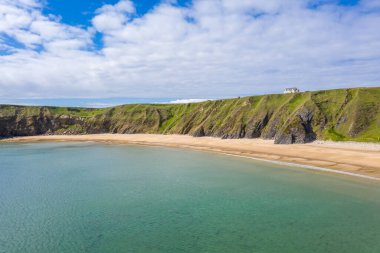 Donegal ilçesindeki Silver Strand 'in havadan görünüşü - İrlanda
