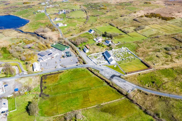 BALLYMACKILDUFF, KILCLOONEY, DONEGAL, IERLAND - 19 maart 2021: St. Conals kerk behoort tot het bisdom Raphoe. — Stockfoto