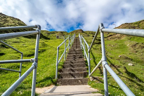 Les escaliers descendant vers le Silver Strand dans le comté de Donegal - Irlande — Photo
