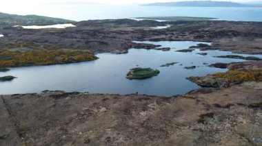 Portnoo 'dan Doon Kalesi' nin havadan görünüşü - Donegal İlçesi - İrlanda