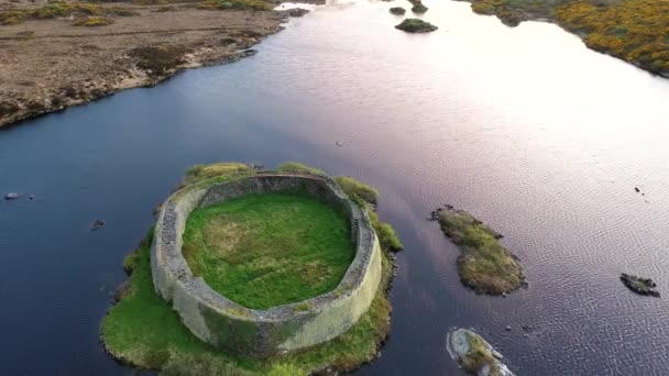 Вид з повітря на форт Дун через Портноо - Каунті Донегал (Ірландія) — стокове відео