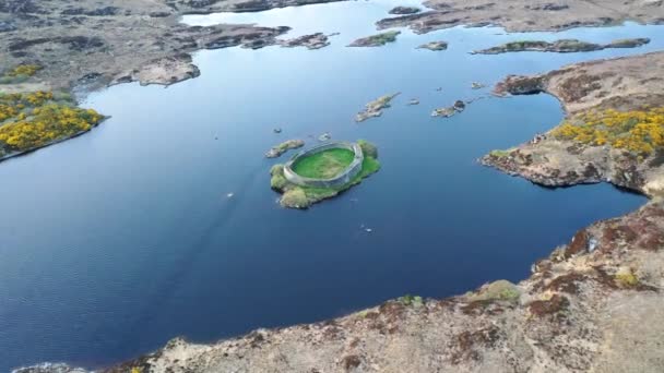 Vista aérea de Doon Fort por Portnoo - County Donegal - Irlanda — Vídeo de Stock