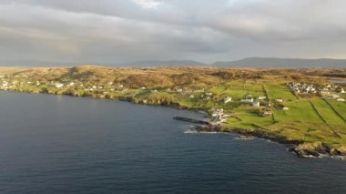 Donegal, İrlanda 'daki Portnoo' nun havadan görünüşü