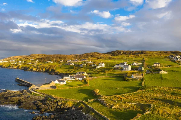 Flygfoto över Portnoo hamn i grevskapet Donegal, Irland — Stockfoto