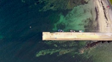 İrlanda 'nın Donegal ilçesindeki Portnoo limanında yüzüyordum.