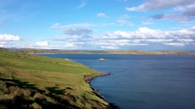 Büyük Şelale 'nin güzel Donegal sahilinin havadan görünüşü - İrlanda