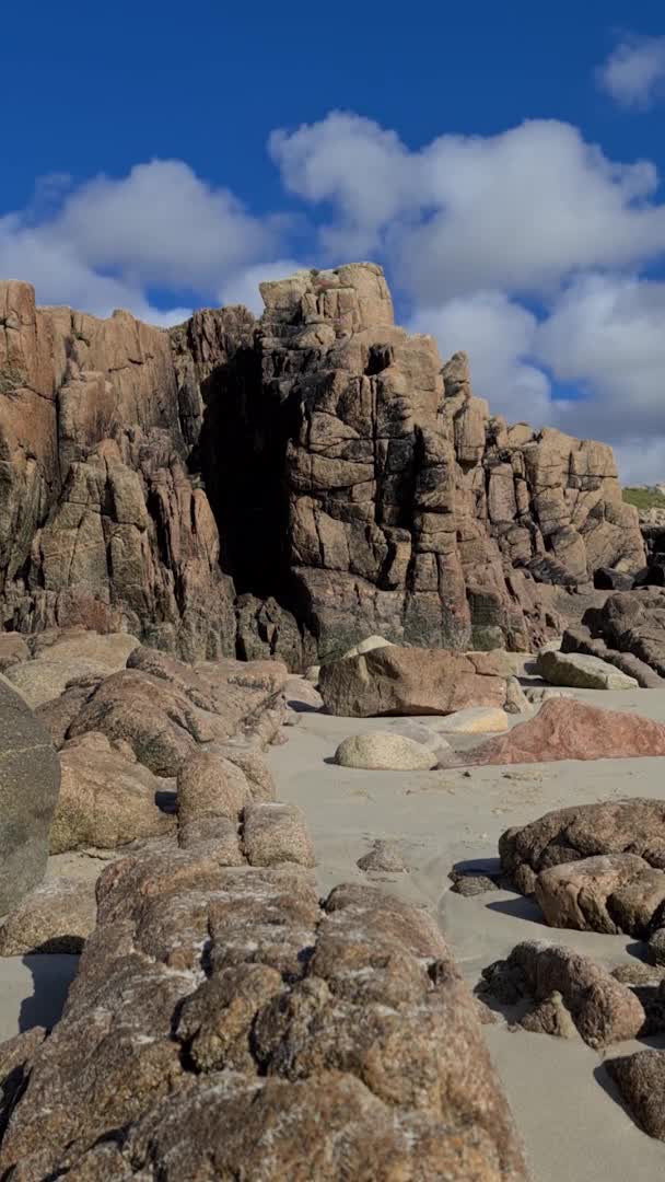 Rocks at Carrickboyle and Glassagh - Derrybeg, Gweedore - County Donegal - Irlanda — Vídeo de Stock