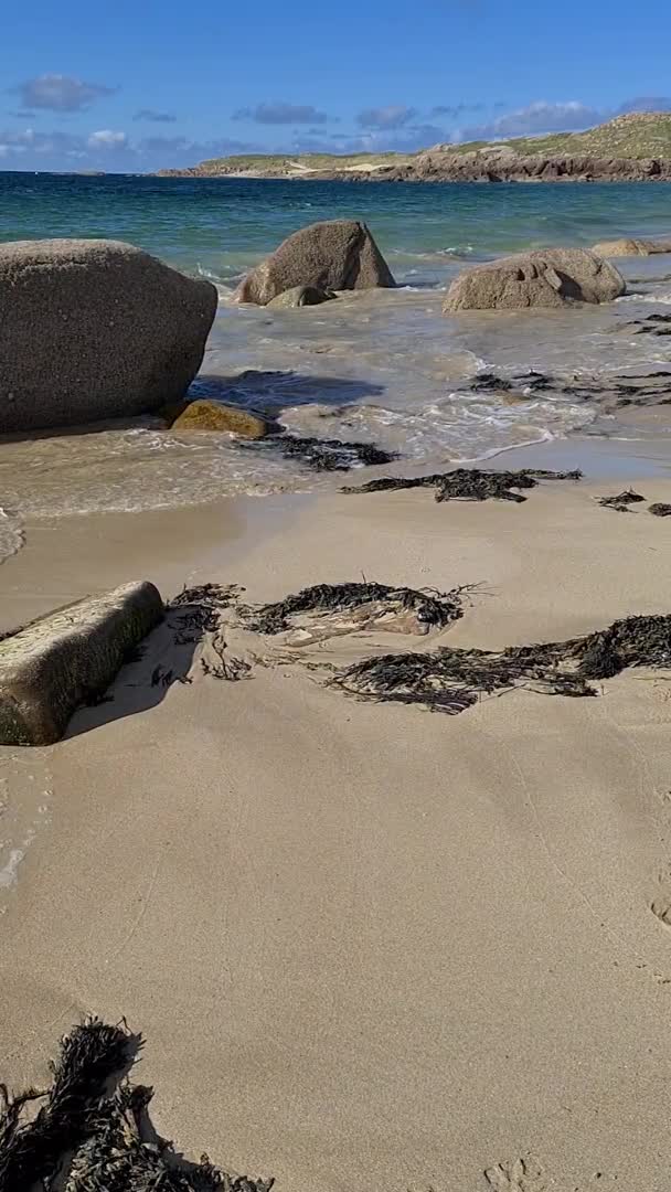 Der schöne Strand von Carrickboyle und Glassagh - Derrybeg, Gweedore - County Donegal - Irland — Stockvideo