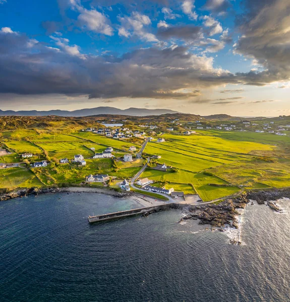 Aerial view of Portnoo harbour and Inishkeel Island in County Donegal, Ireland — Stock Photo, Image