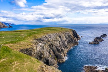 Malin Beg 'in hava görüntüsü - County Donegal, İrlanda