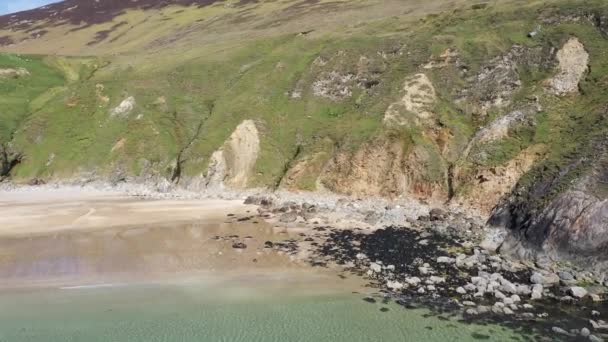 Αεροφωτογραφία της όμορφης ακτής του Malin Beg στο County Donegal - Ιρλανδία — Αρχείο Βίντεο