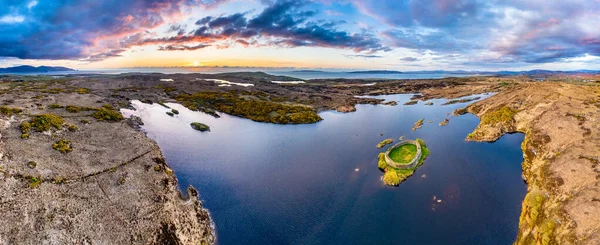 Vista aérea de Doon Fort por Portnoo - Condado de Donegal - Irlanda. — Foto de Stock