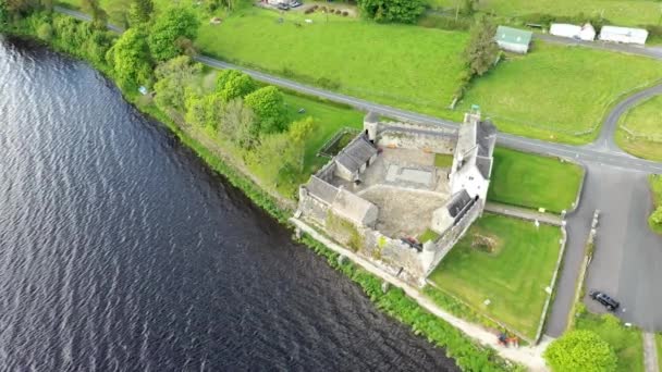 Vista aérea del Castillo de Parkes, en el Condado de Leitrim, Irlanda. — Vídeos de Stock