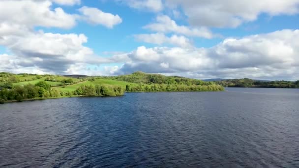 Lough Gill 'in hava manzarası, Sligo İlçesi - İrlanda — Stok video