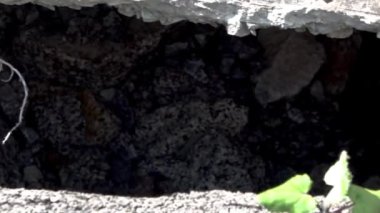 Radharc An Seascan, Meenmore, Dungloe, County Donegal, İrlanda - 30 Mayıs 2021: 2007 Peatbataklığına batan evler halen ayakta