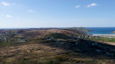 Donegal, İrlanda 'da Clooney, Narin ve Portnoo' nun hava görüntüsü