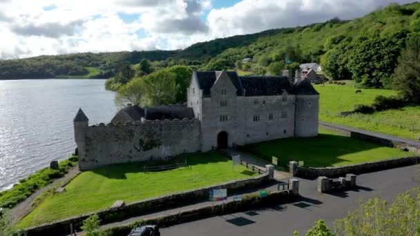 Vista aérea del Castillo de Parkes, en el Condado de Leitrim, Irlanda. — Vídeos de Stock