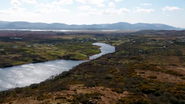 Donegal İlçesi 'nde Portnoo' nun Lough Fad hava manzarası - İrlanda — Stok video