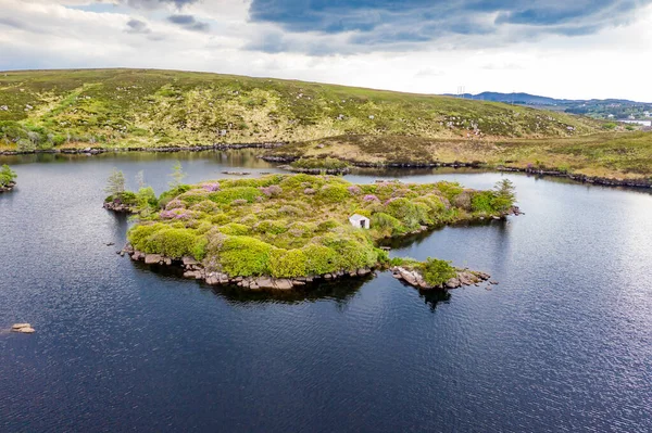 Aerial view of island in Lough Craghy, Tully Lake - Part of the Dungloe systen — Stock Photo, Image