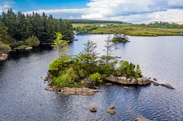 Letecký pohled na ostrov v Lough Craghy, Tully Lake - část systému Dungloe — Stock fotografie