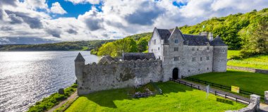 County Leitrim 'deki Parkes Kalesi bir zamanlar İngiliz ekici Robert Parke' ın eviydi.