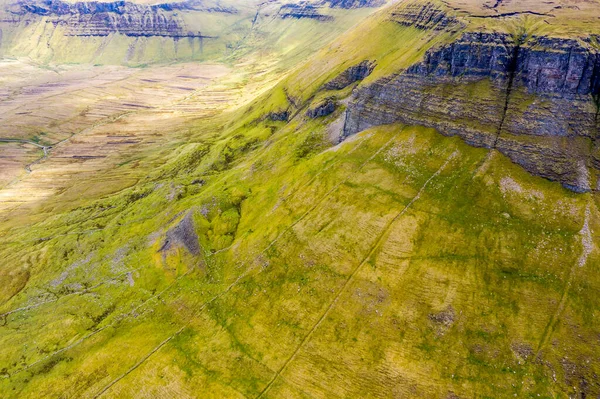 Αεροφωτογραφία του βουνού Benbulbin στην κομητεία Sligo, Ιρλανδία — Φωτογραφία Αρχείου