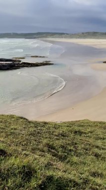 Donegal, İrlanda 'daki Kiltoorish körfezi sahilleri..