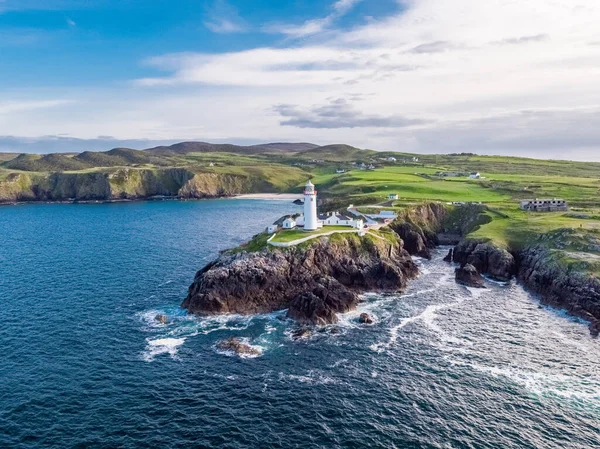 Flygfoto över Fanad Head fyr County Donegal Lough Swilly och Mulroy Bay — Stockfoto