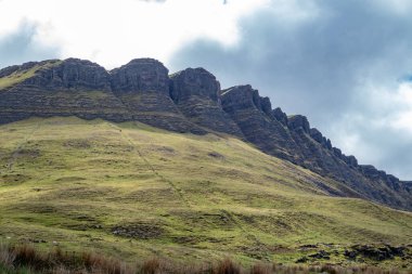 Sligo, İrlanda 'daki çarpıcı Benbulben Dağı