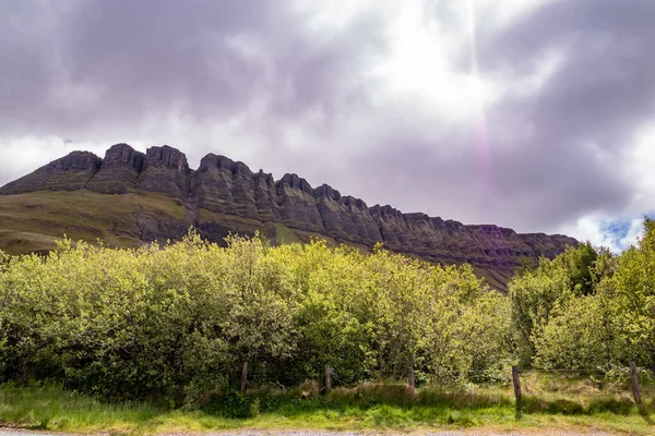 Το εκπληκτικό βουνό Benbulben στο Sligo, Ιρλανδία — Φωτογραφία Αρχείου