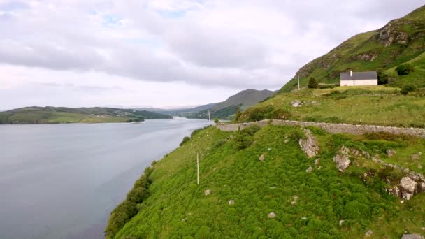Η όμορφη ακτογραμμή στο Illancreeve και Garrahill από Ardara στην κομητεία Donegal - Ιρλανδία — Αρχείο Βίντεο
