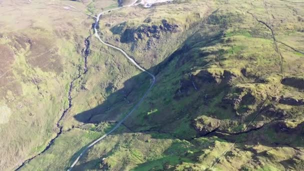 Grannys Pass liegt in der Nähe von Glengesh Pass im Land Donegal, Irland — Stockvideo