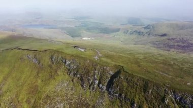 Ardara 'dan Slieve Tooey' in İrlanda Donegal 'deki hava görüntüsü