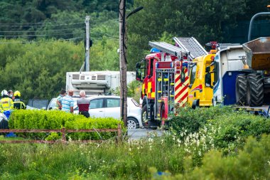 Donegal, İrlanda - 26 Temmuz 2021: Portnoo 'da salgın sırasında trafik kazasında kurtarma ekipleri yardım etti