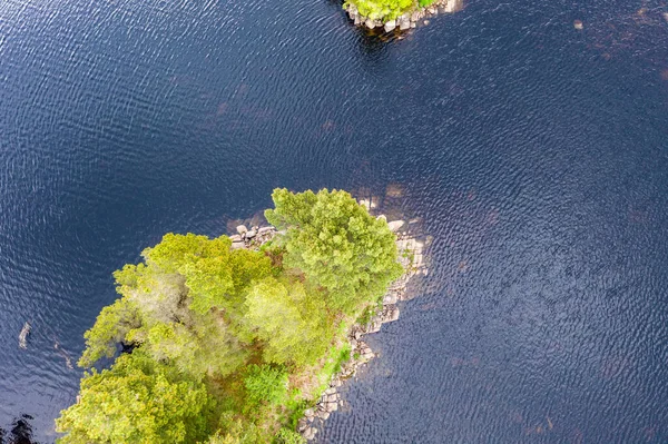 Vista aérea da ilha em Lough Craghy, Tully Lake - Parte do sistema Dungloe — Fotografia de Stock